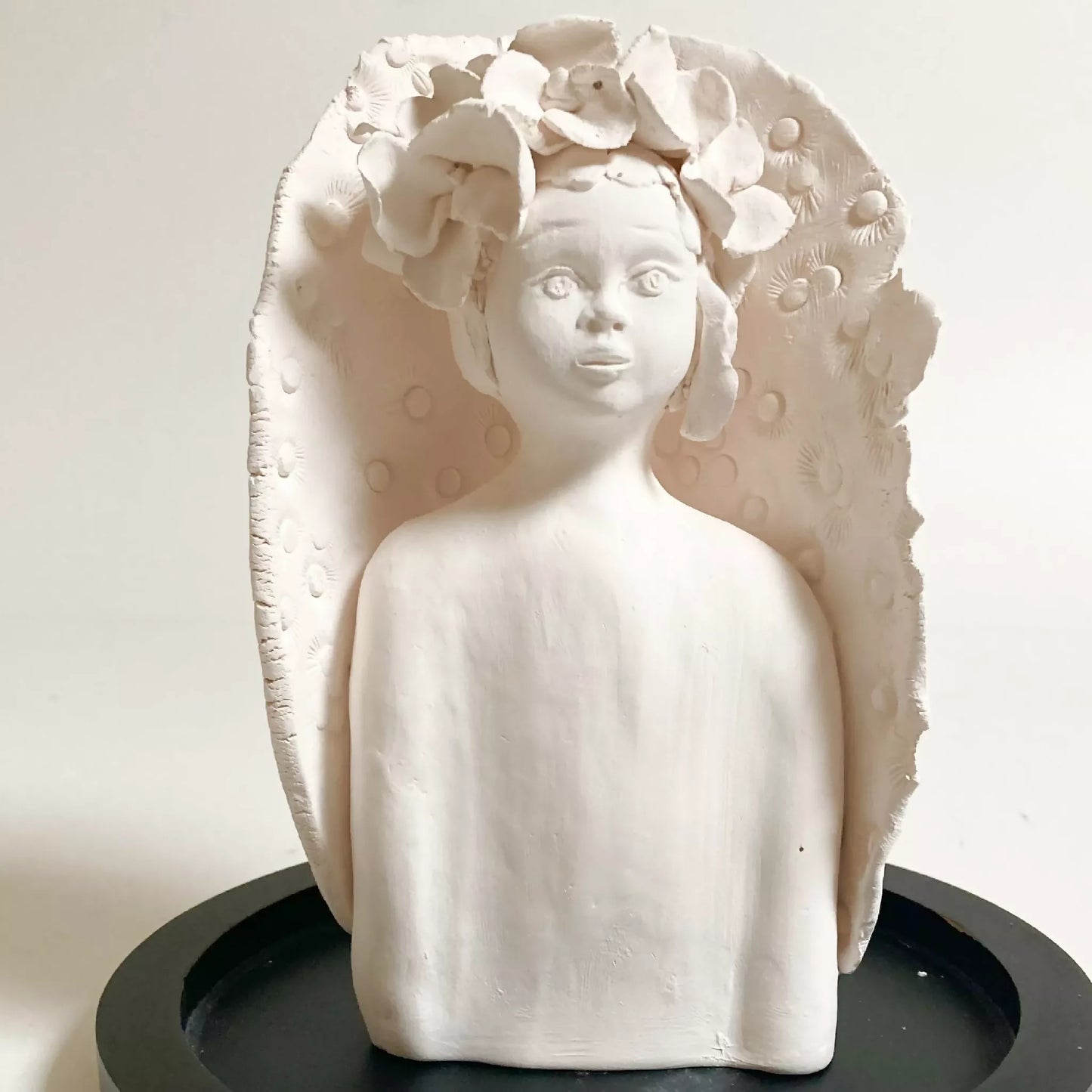Sculpture Enfant aux fleurs