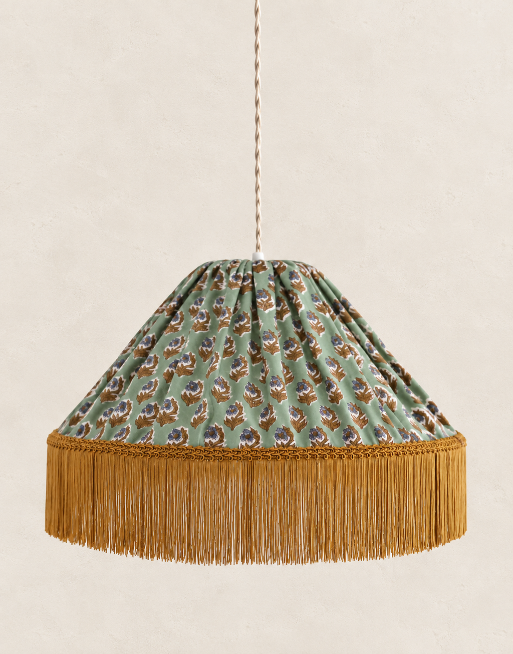 Suspension Bella “bohemian flora” : luminaire bohème chic à frange, fabriqué en France