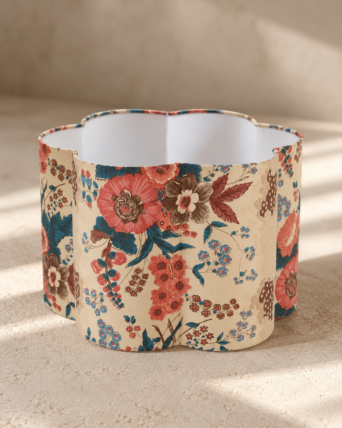 "Isabelle" Flora flower-shaped lampshade