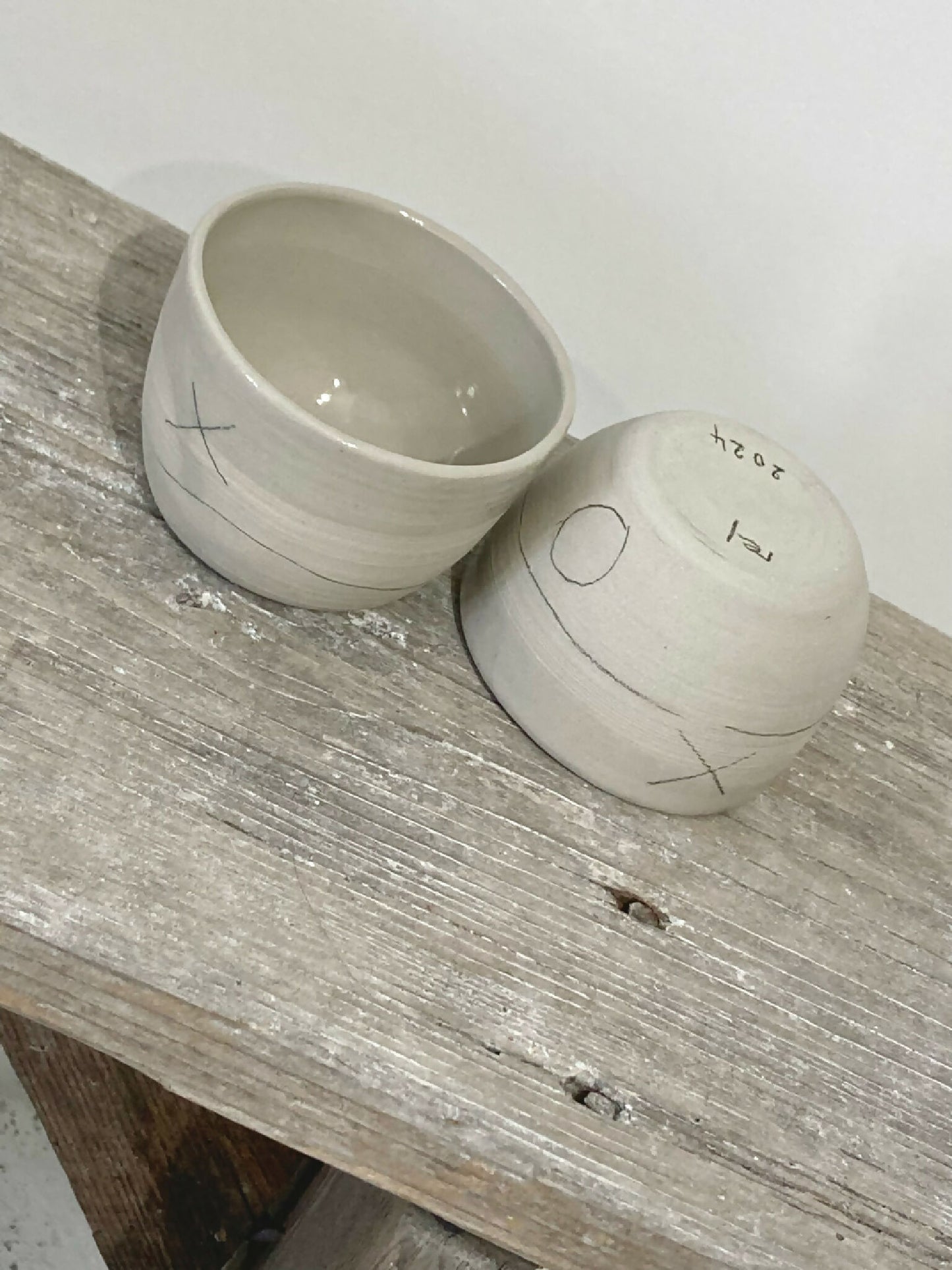 PAIR OF GREY PORCELAIN CUPS 00.11