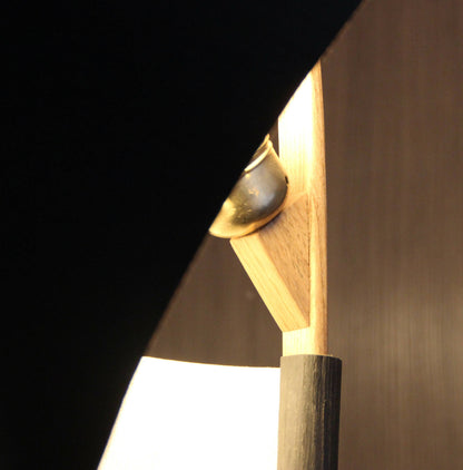 Luminaire Etendard artisanal en bois sculpte fait main artisanat francais