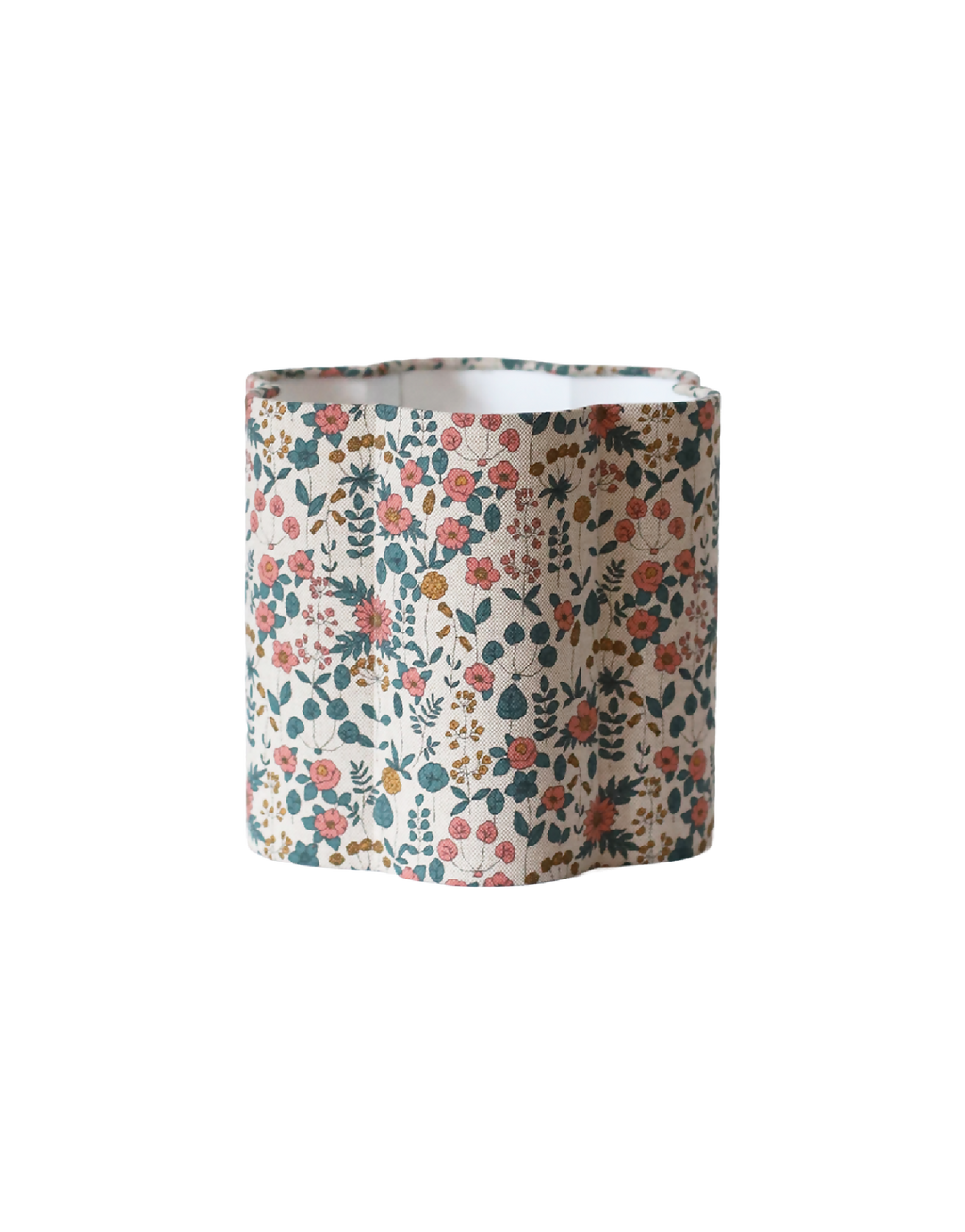 Abat-jour en coton beige fleuri, forme cylindrique, couture décorative.