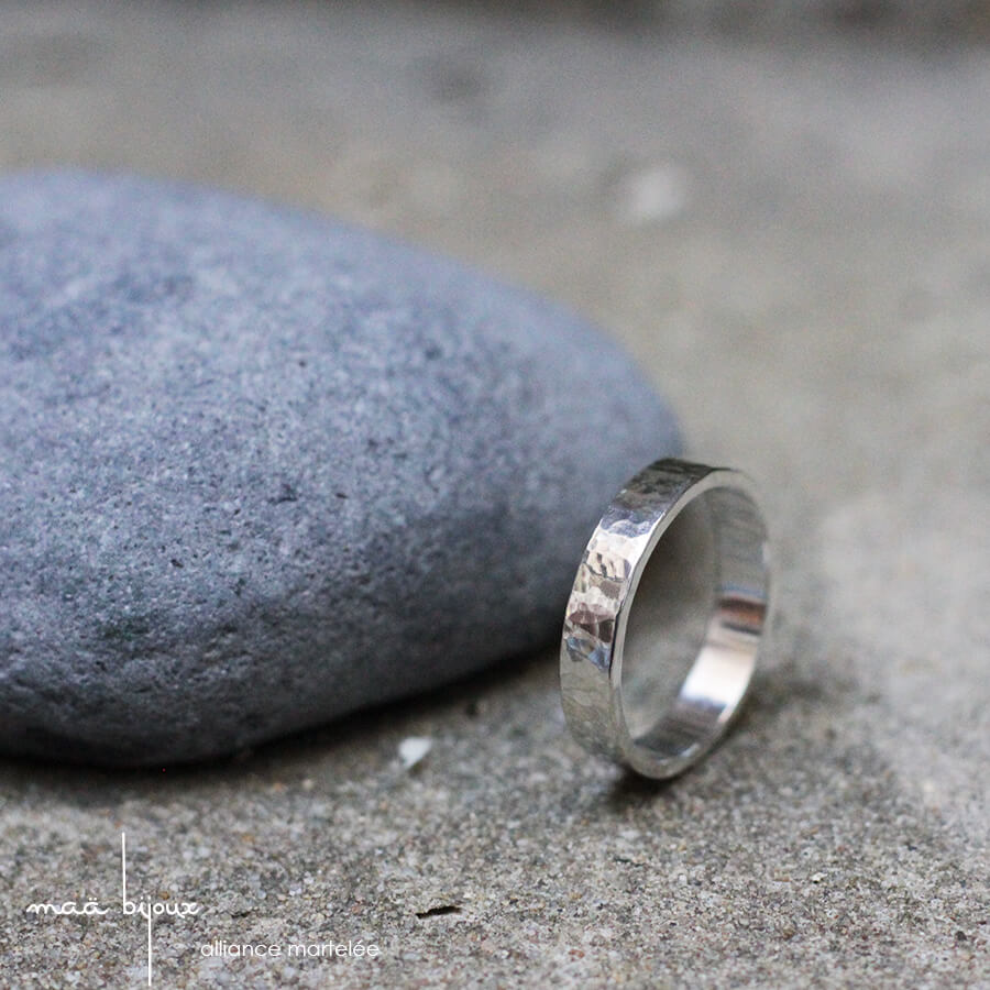 alliance pour homme et femme en argent massif recyclé, bijoux écologique, allaince martelé artisanalement, Maä bijoux