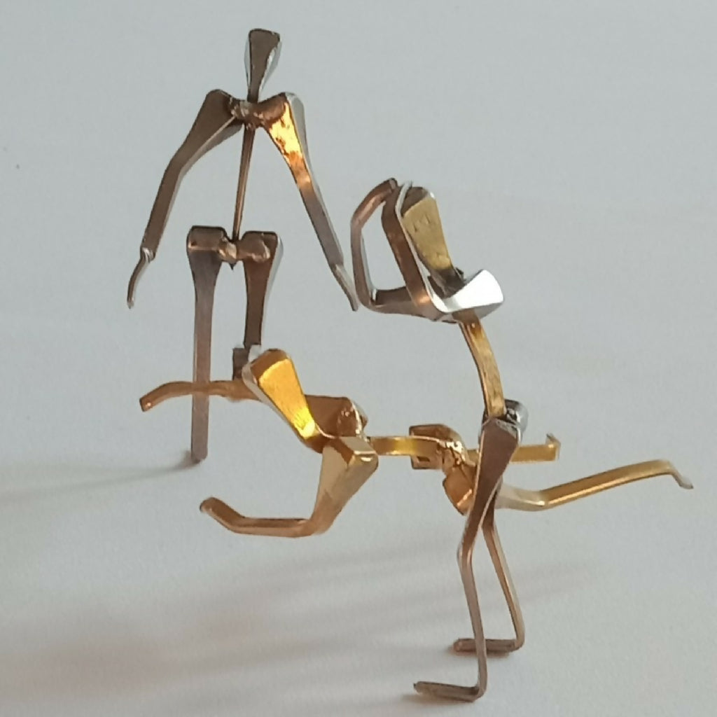 Figurines métalliques de joueurs de handball, poses dynamiques, finitions dorées