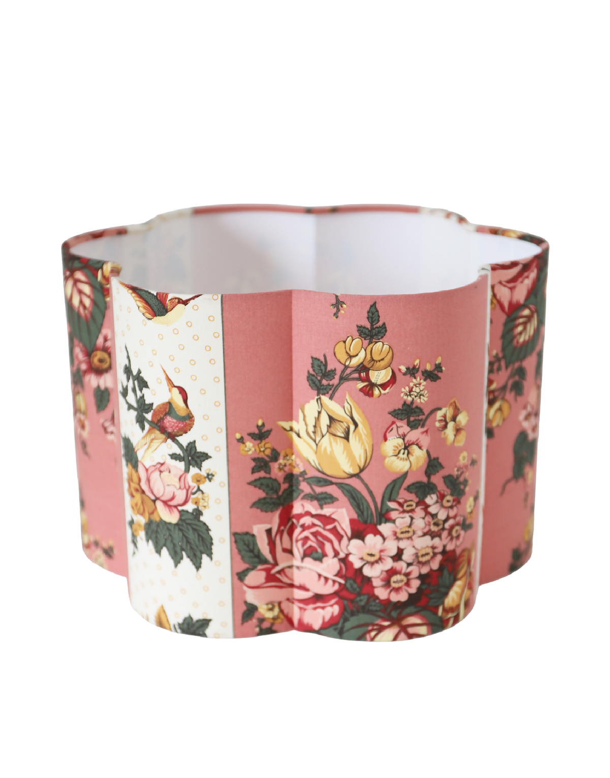 Abat-jour forme fleur floral rose, tissu patchwork crème, bord ondulé et arrondi