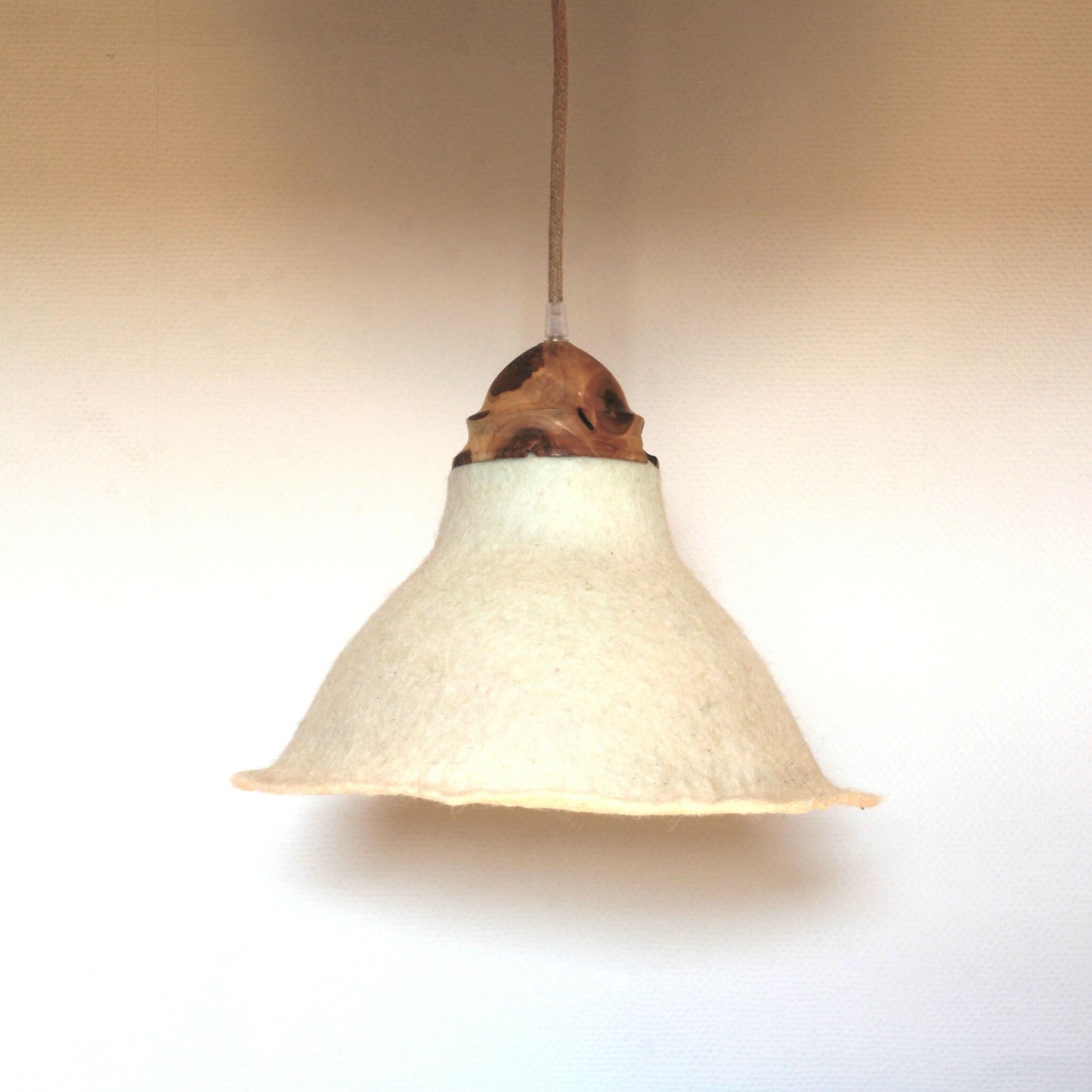 Suspension BOHEME en feutre de laine et bois artisanal