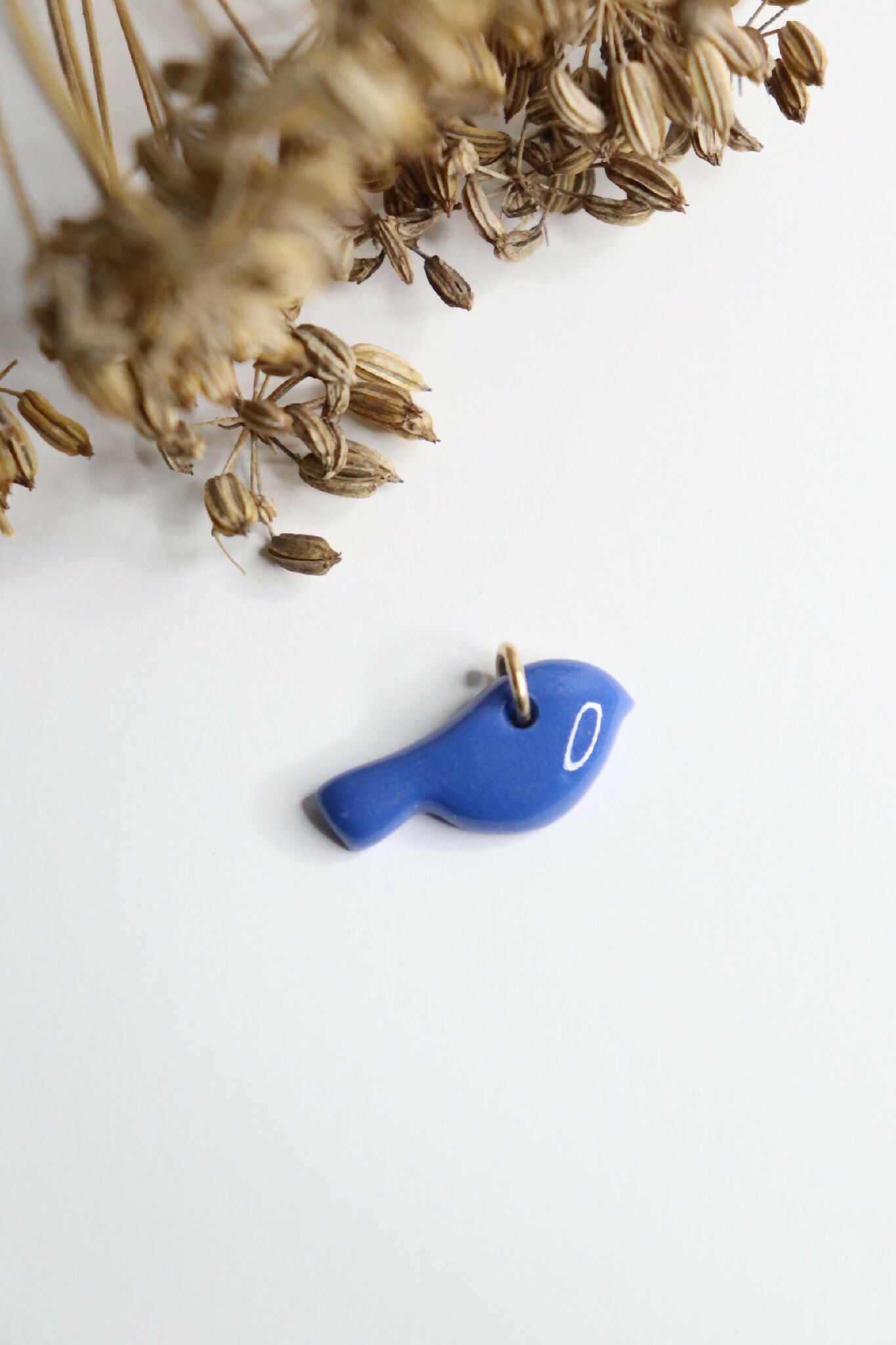 Breloque charm oiseau en porcelaine