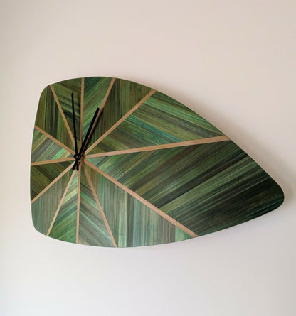 Horloge murale style rétro avec Marqueterie de paille Verte feuille et dorée