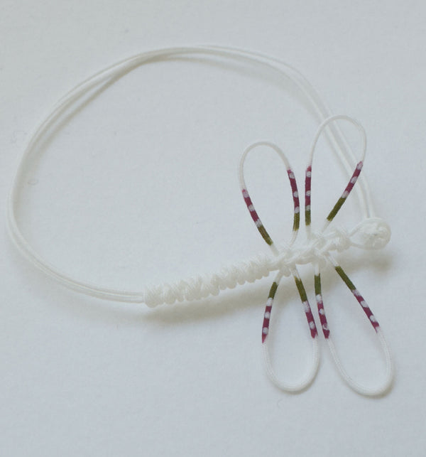 Bracelet élastique blanc avec motif libellule peinte à rayures rouge et vert