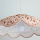 Suspension "Cosette" en Tissu Floral Jaipur Flowers - Abat-jour Festonné Style Vintage Made in France