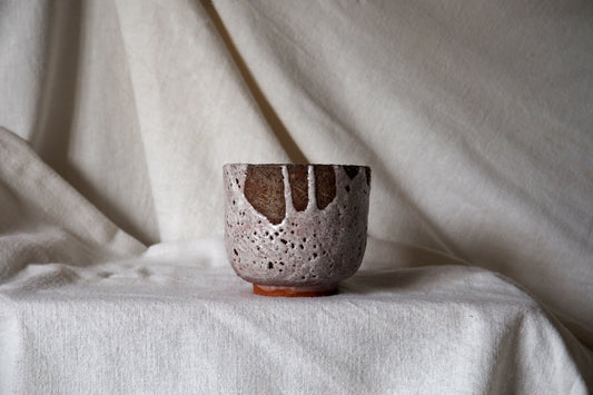 Tasse en faïence texturée
