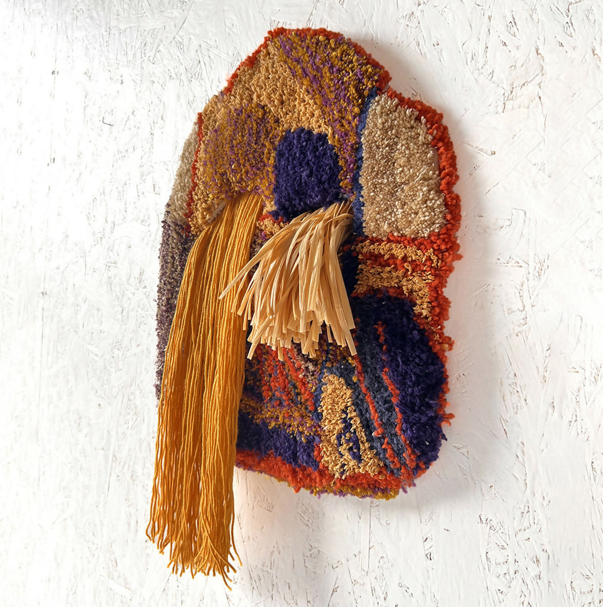 Pochette patchwork multicolore à longues franges, motifs bleus et bruns