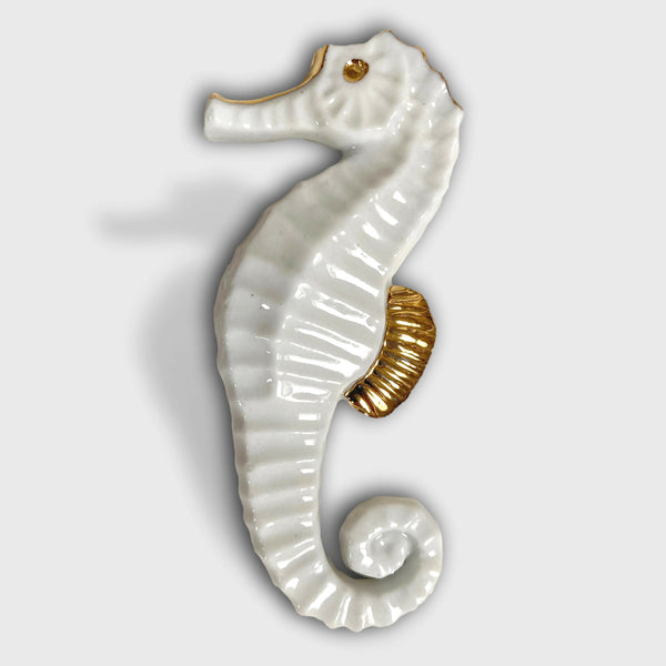 Porte-couverts hippocampe en porcelaine blanche, détails dorés, une pièce.