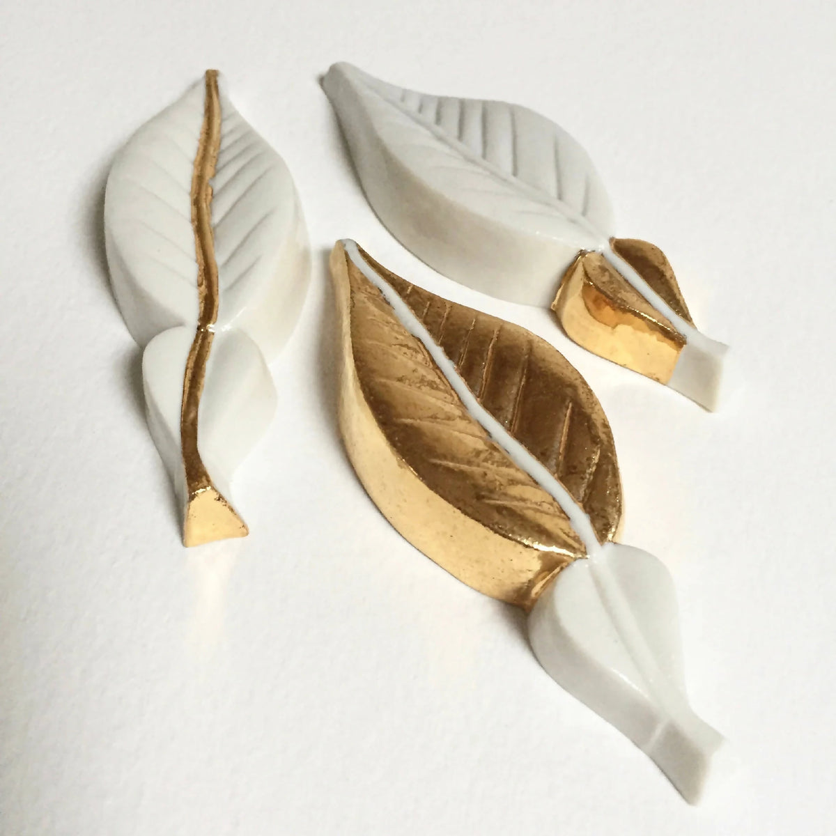 Lot de 6 porte-couverts feuille d’oranger blanches et dorées, prises en forme de lame