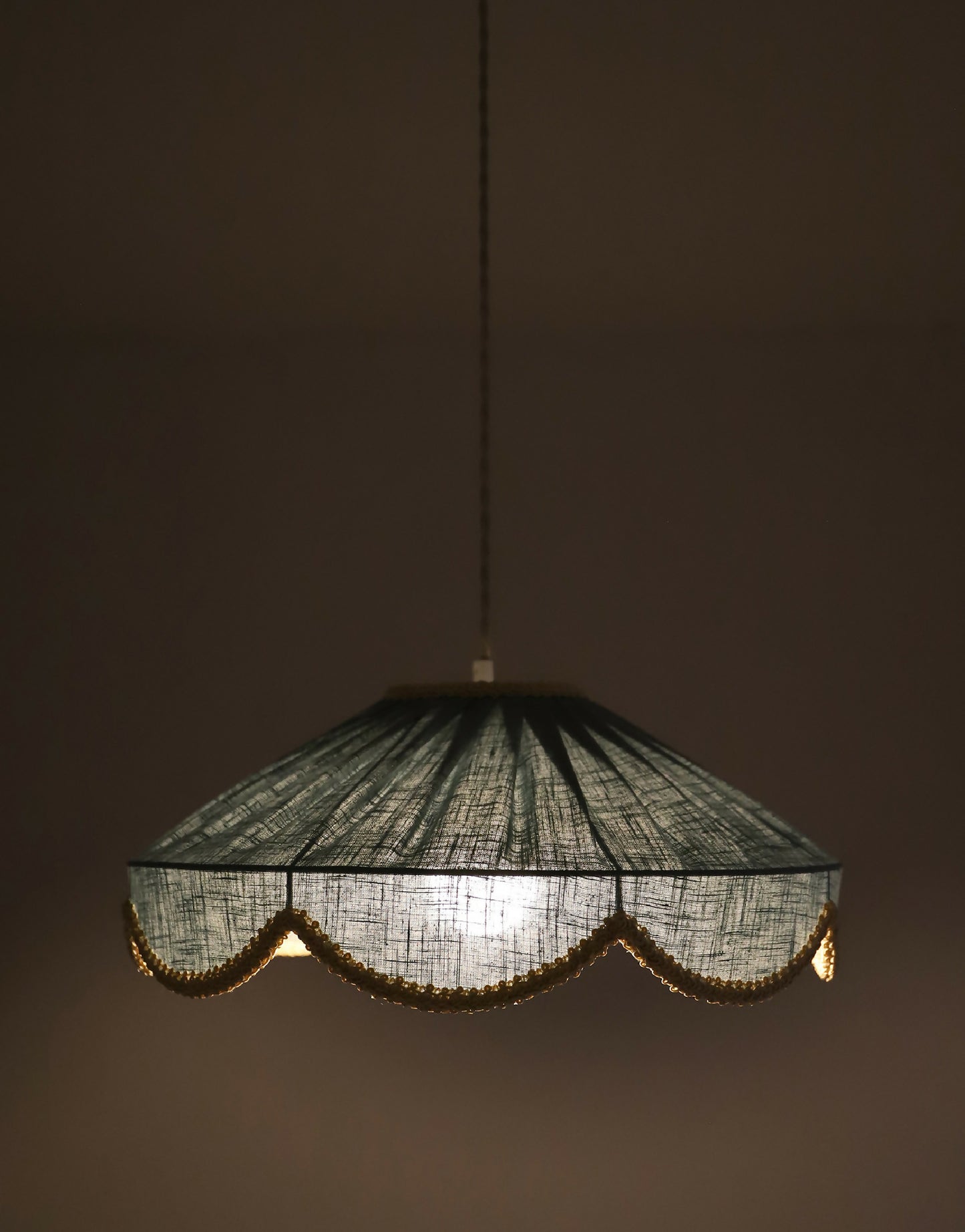 Suspension forme florale unie Cosette "mineral bleu"