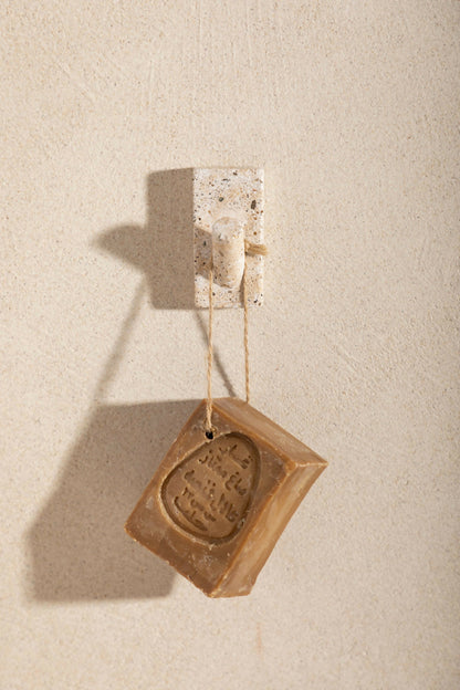 Patère, porte-manteau ou crochet mural fait-main, issu de l'artisanat français