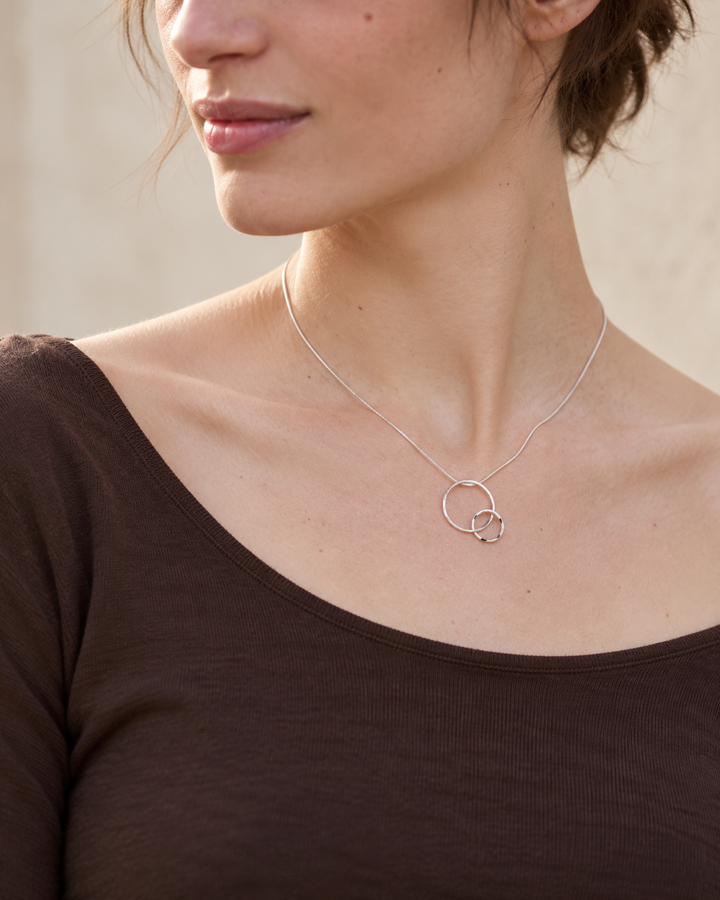 Collier cercles minimalistes en fils d'argent massif martelées
