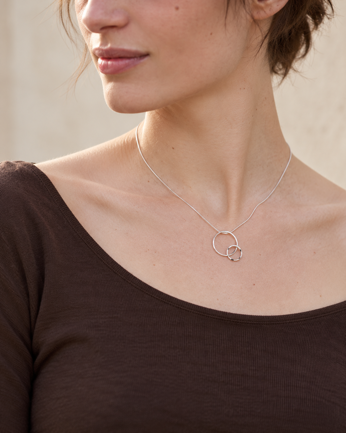 Collier cercles minimalistes en fils d'argent massif martelées