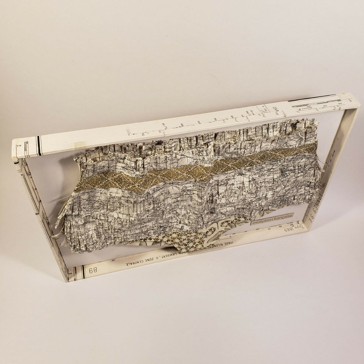 Culotte en tissu gris chiné et doré, coupe couvrante