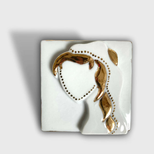 Boîte à bijoux en porcelaine blanche décor Vierge dorée, couvercle rectangulaire