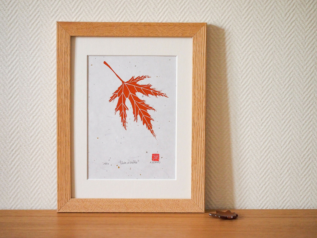 Gravure sur papier washi encadrée, feuille d’érable rouge et orange