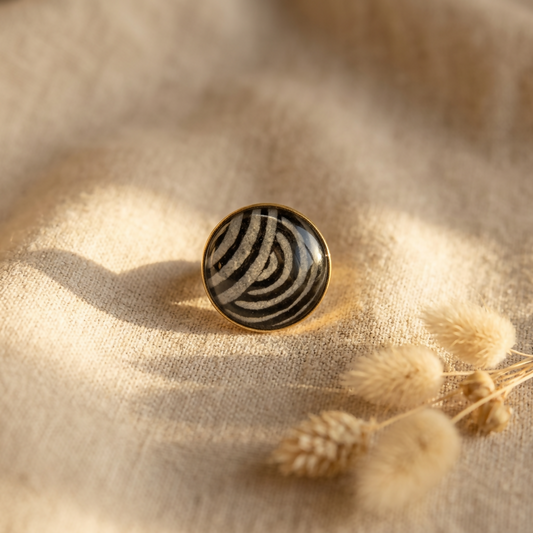bague cabochon noir & gris · papier népalais · laiton doré · fait main France 🇫🇷