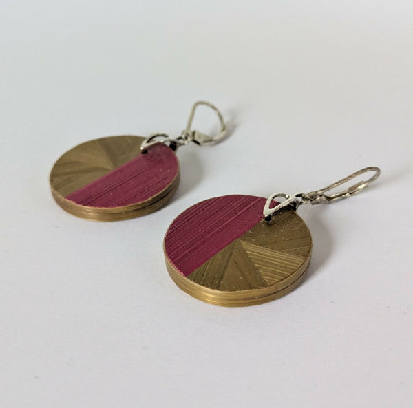 Boucles d’oreilles rondes en marqueterie paille bordeaux et dorée, crochets argent 925