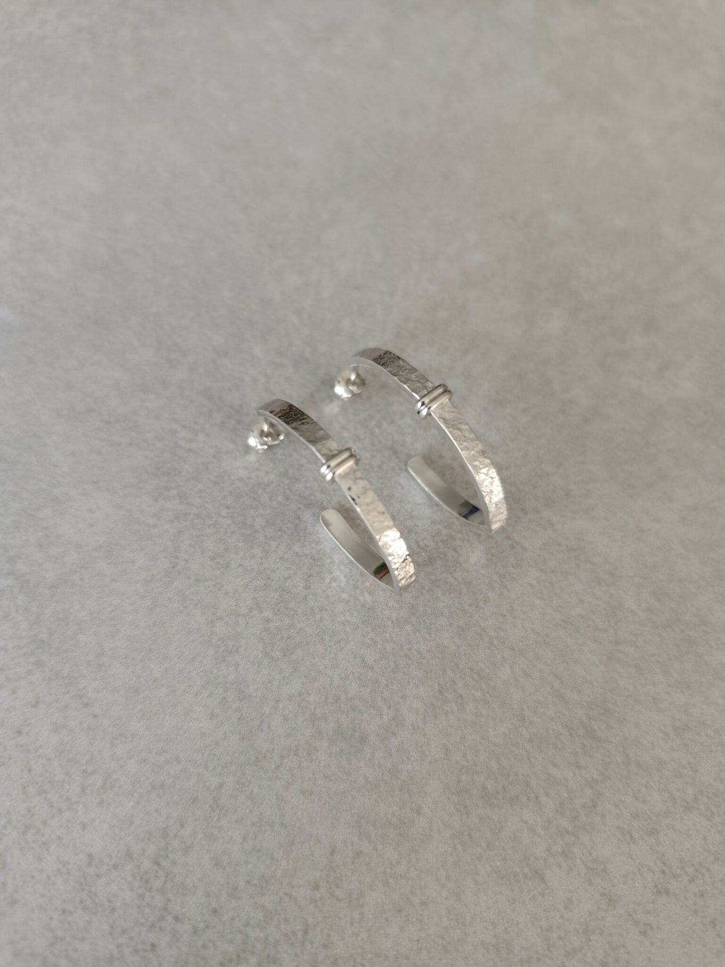 Boucle d'oreille Courbe Précieuse