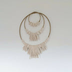 Décoration murale XXL Soweto en macramé blanc, perles et franges sur cercle