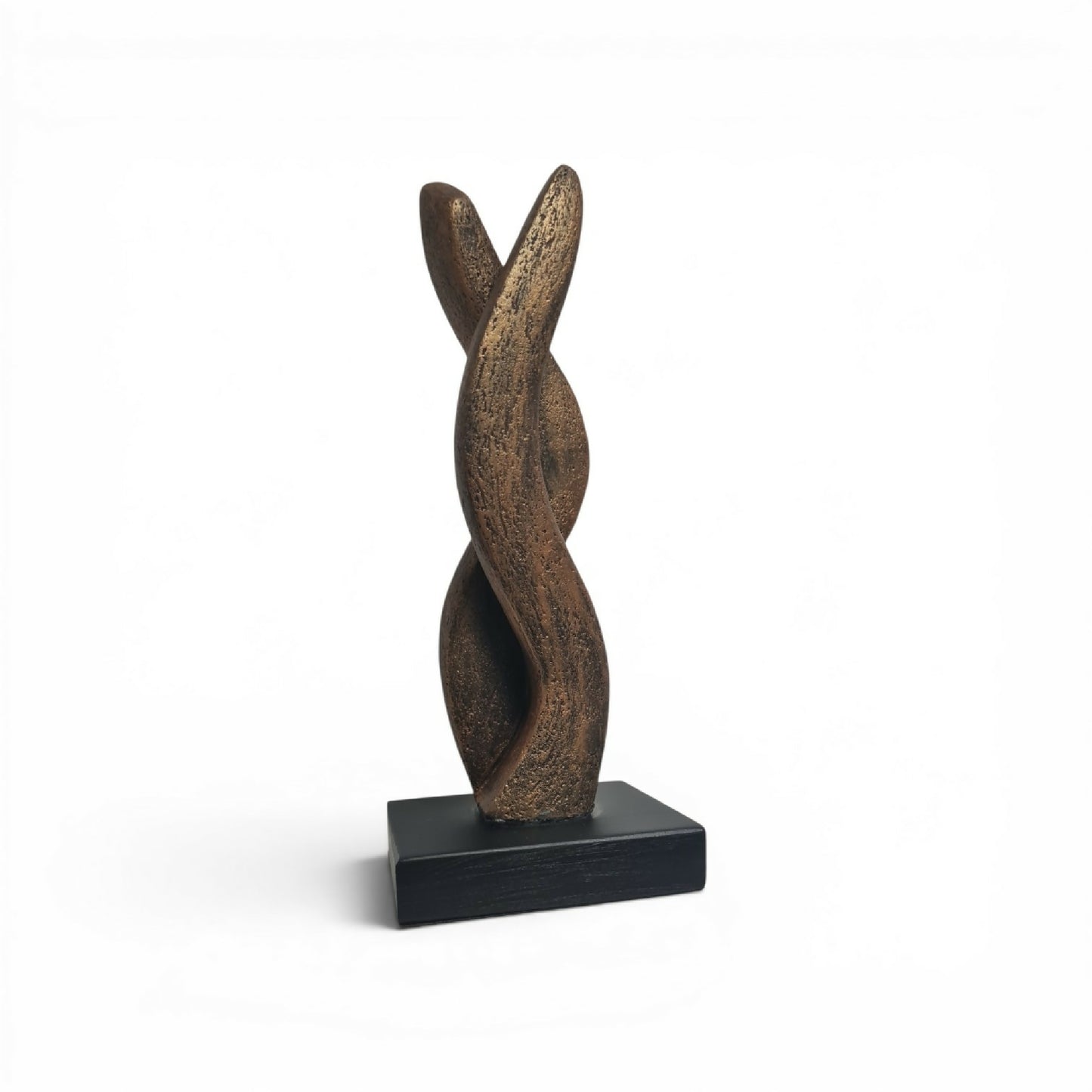 Sculpture en bronze en forme de flamme, posée sur un socle noir