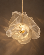 Suspension sculpturale Aériane en maille métallique – 75 × 60 cm