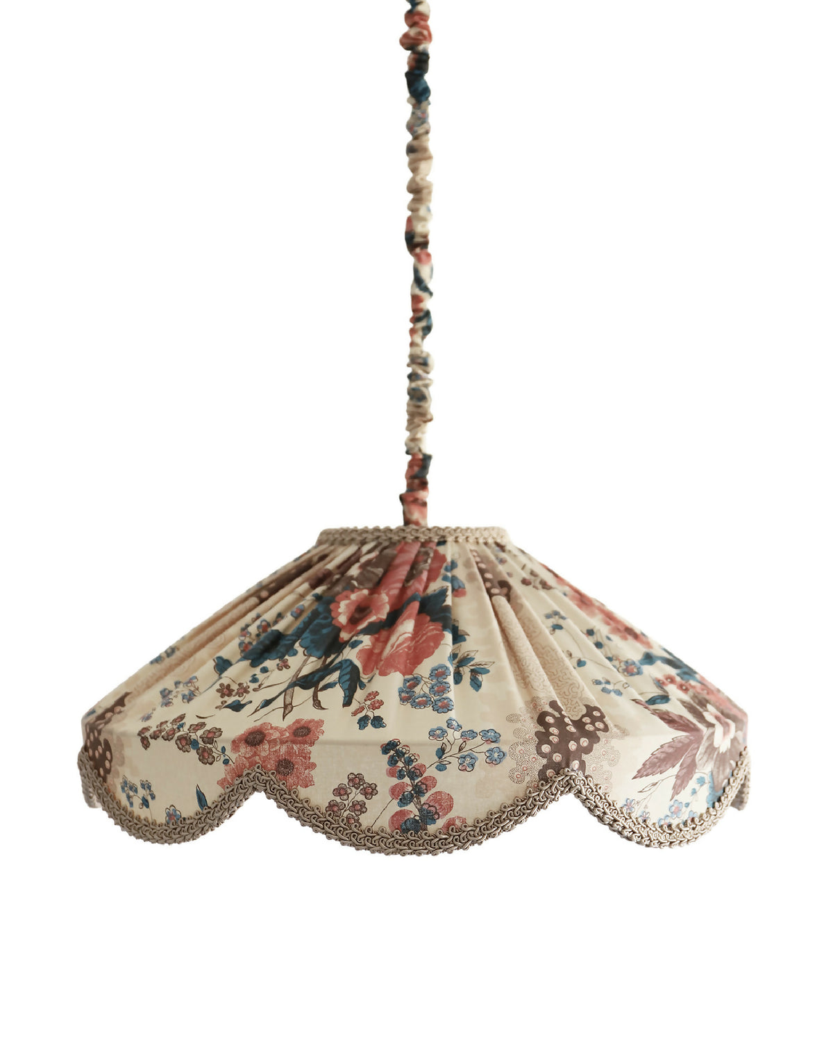 Abat-jour suspendu beige à motif floral, forme évasée et bord festonné au galon doré