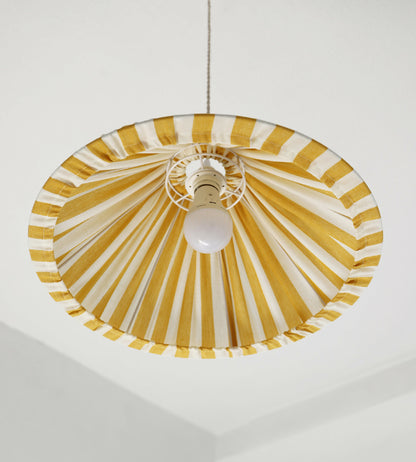 Suspension conique rayée Malala : luminaire graphique et chaleureux, made in France