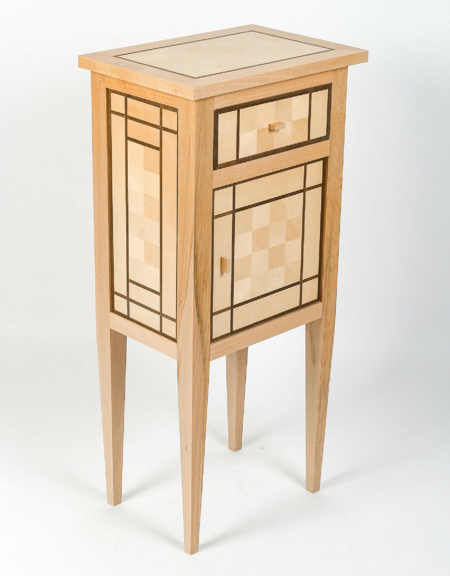 Table-de-chevet-en-bois-massif-artisanat-francais-1