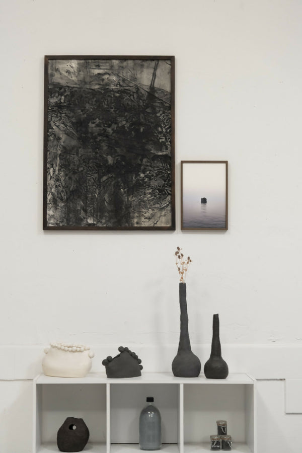 Toile encadrée Stombolicchio, cadre noir, paysage monochrome sombre