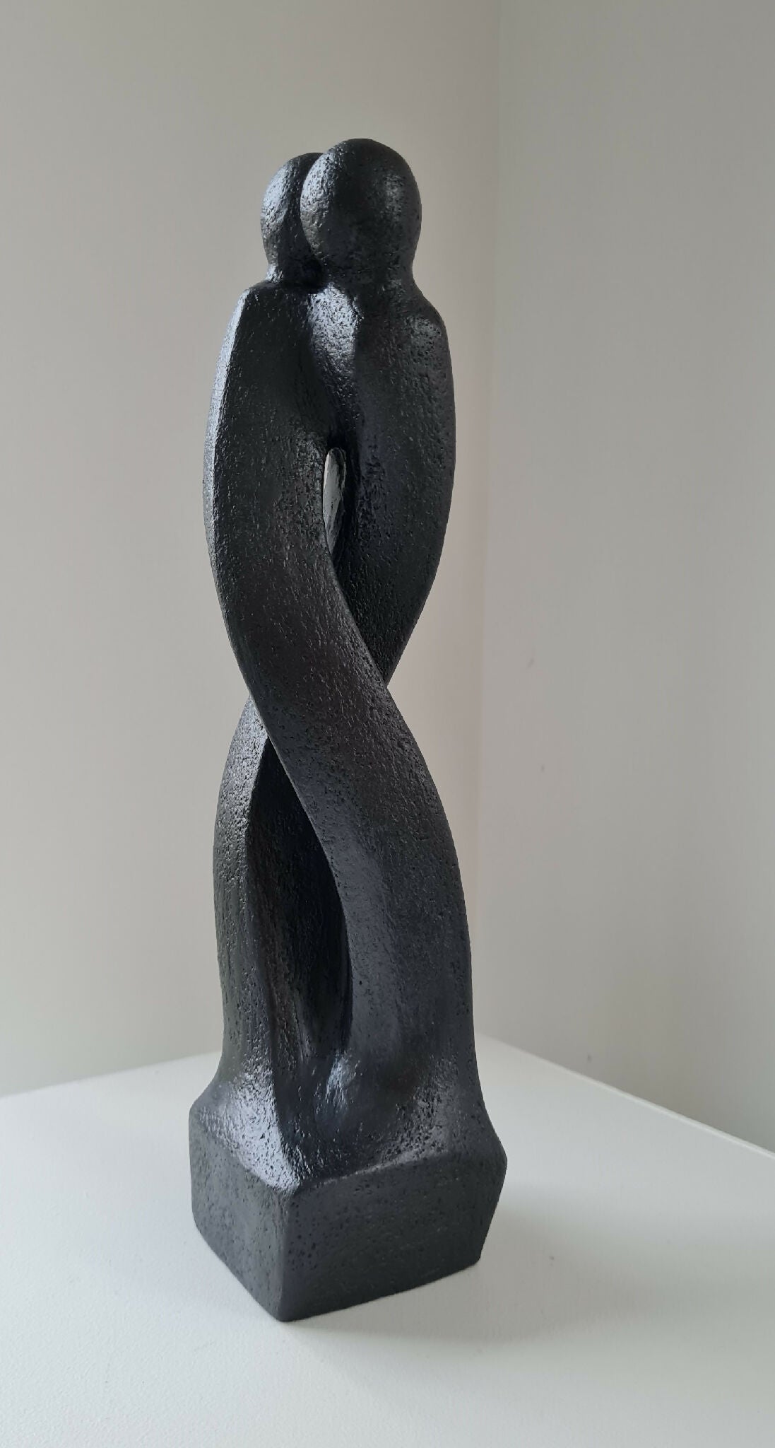 Sculpture contemporaine en argile Dance with me