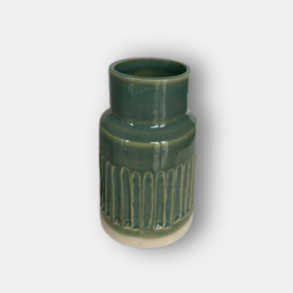 Petit vase vert émaillé avec taille bombée, rainures verticales et bord supérieur