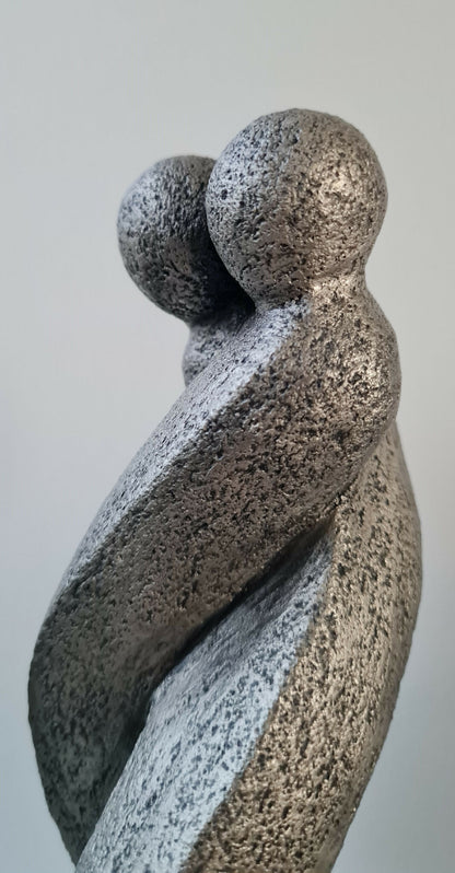 Sculpture contemporaine couple Tell me
