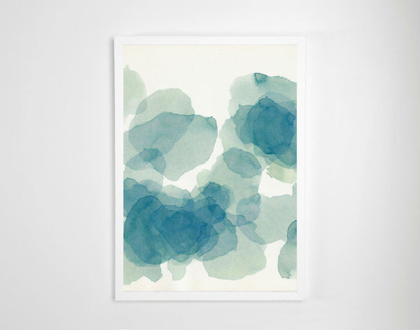 Impression botanique aquarelle encadrée, formes florales bleues et vertes sur fond clair