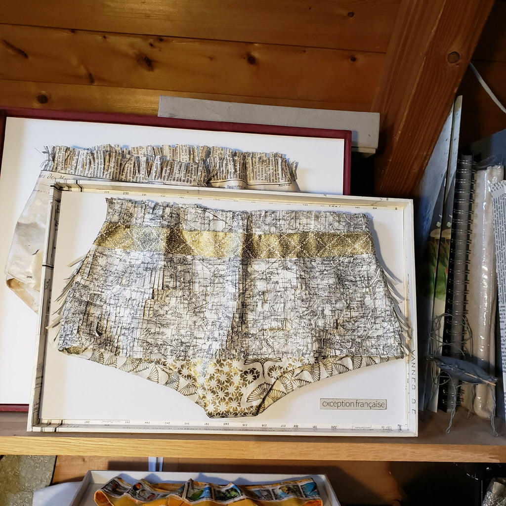 Culotte imprimée gris et doré avec taille élastique et bords arrondis