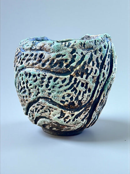 Pot caudex sculpté en grès noir SILALI