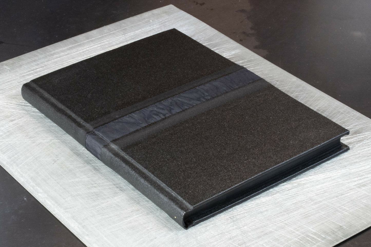 Monochrome noir, carnet ou livre d'or