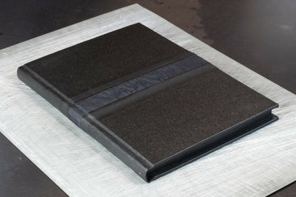 Monochrome noir, carnet ou livre d'or