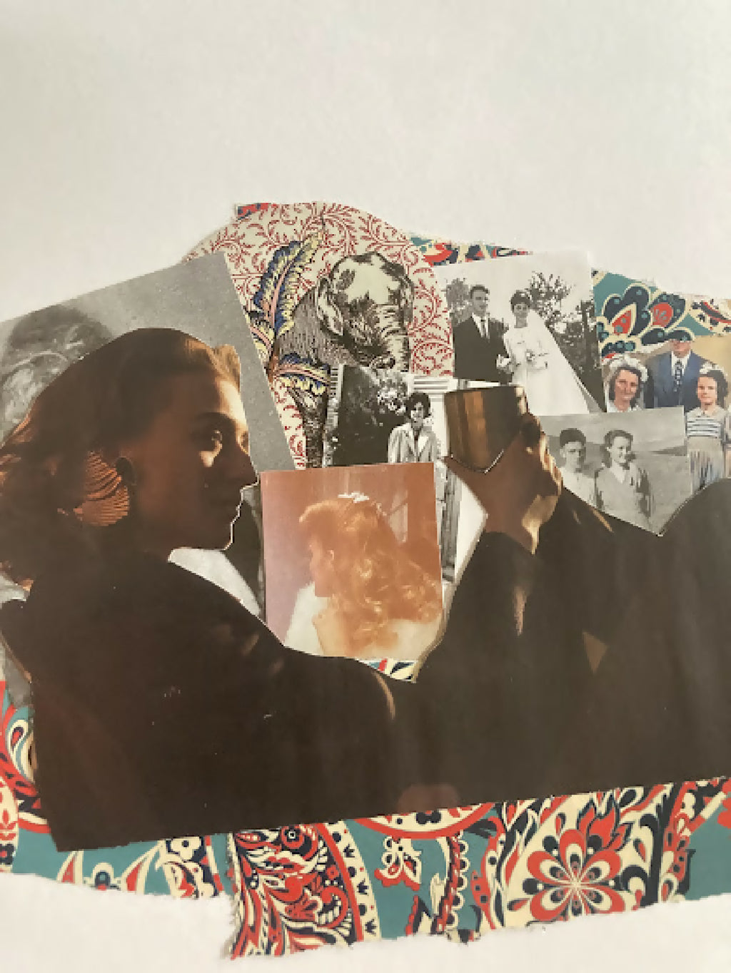 Collage photographique avec portraits noir et blanc et silhouettes superposées sur fond coloré.