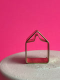 Bague en forme de maison, double toit, métal argenté.