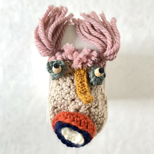 Pochette crochetée hibou Julie avec anses torsadées roses et détails multicolores