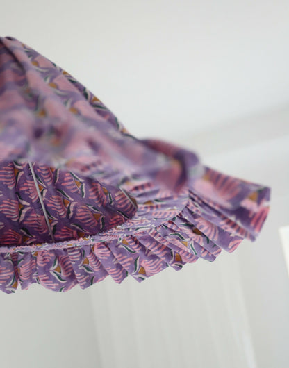 Suspension conique Emilia « Purple Shell Flowers », luminaire artisanal