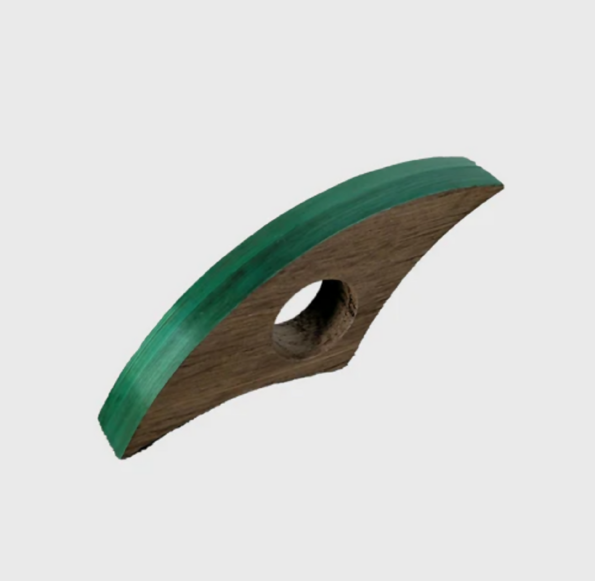 Marque-page en bois avec incrustation de paille verte et ouverture ronde.