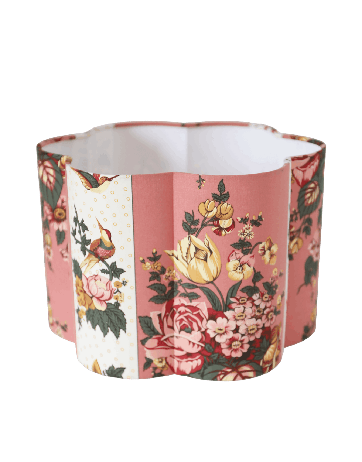 Abat-jour forme fleur floral rose, tissu patchwork crème, bord ondulé et arrondi