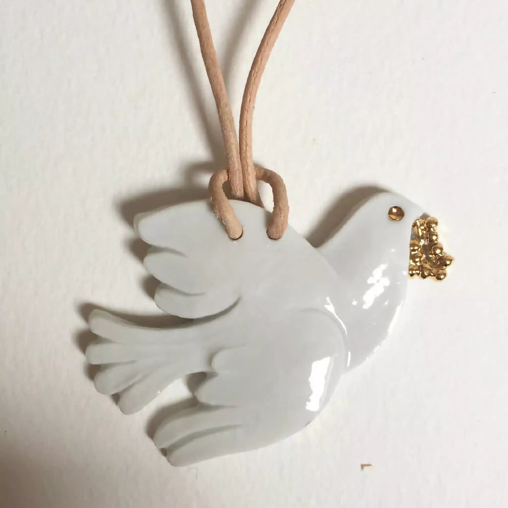 Collier colombe avec pendentif colombe blanche brillante sur cordon en cuir beige